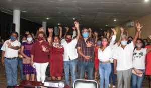 PRINCIPAL Omar Estrada recibiendo el respaldo
