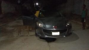 ROJA AUTO ATASCADO (1)