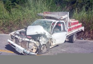 ROJA CAMIONETA (2)