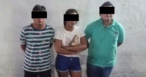ROJA DETENIDOS CON DROGA Y TARJETAS BANCARIAS (1)