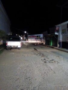 ROJA EL REMOLQUE ATRAVESADO