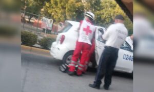 ROJA EL TAXI GOLPEADO