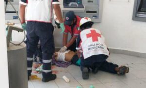 ROJA MATAN A HOMBRE EN BANCO DE CHILAPA