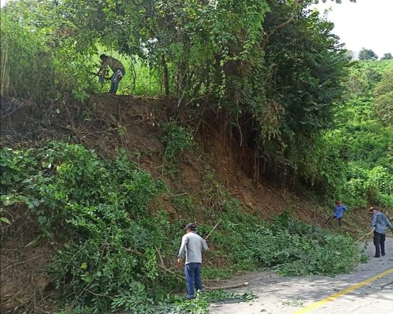 SAN LUIS REOS REALIZANDO LABORES DE LIMPIEZA