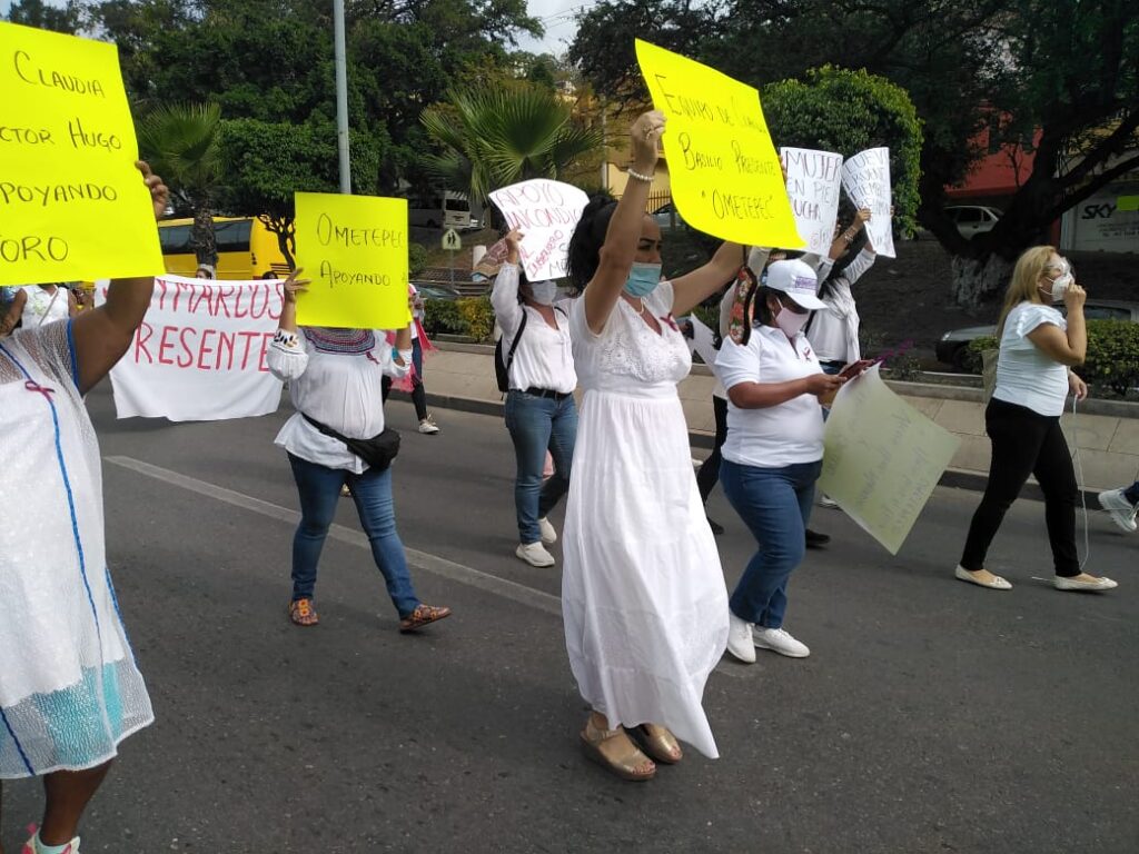 PRINCIPAL CLAUDIA BASILIO EN LA MARCHA (2)