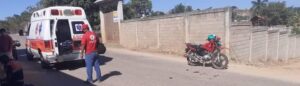 ROJA El motociclista siendo atendido (2)