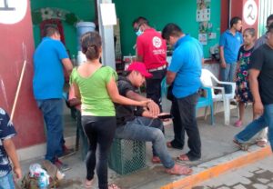ROJA RECIBIENDO LOS PRIMEROS AUXILIOS (1)
