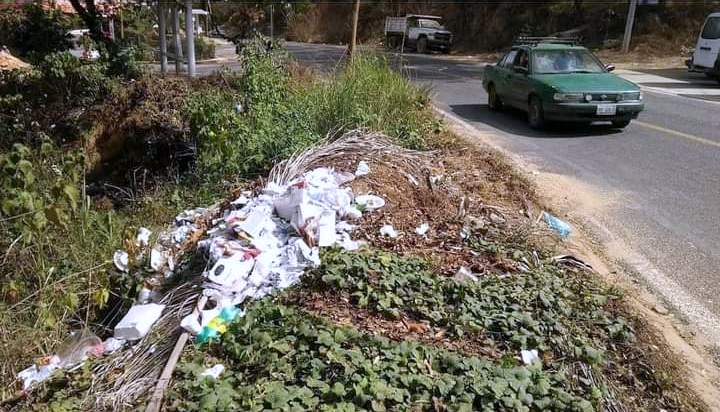 TECOANAPA BASURERO FRENTE AL CENTRO DE SALUD