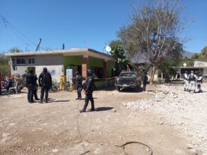 ROJA DOS MUERTOS Y UNA MUJER HERIDA (2)