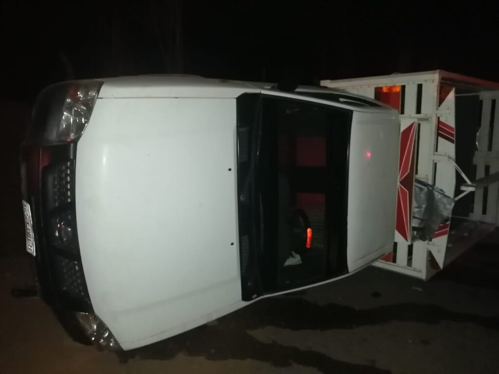 ROJA LA CAMIONETA VOLCADA (1)