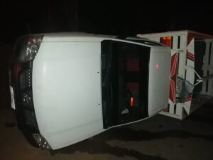 ROJA LA CAMIONETA VOLCADA (1)