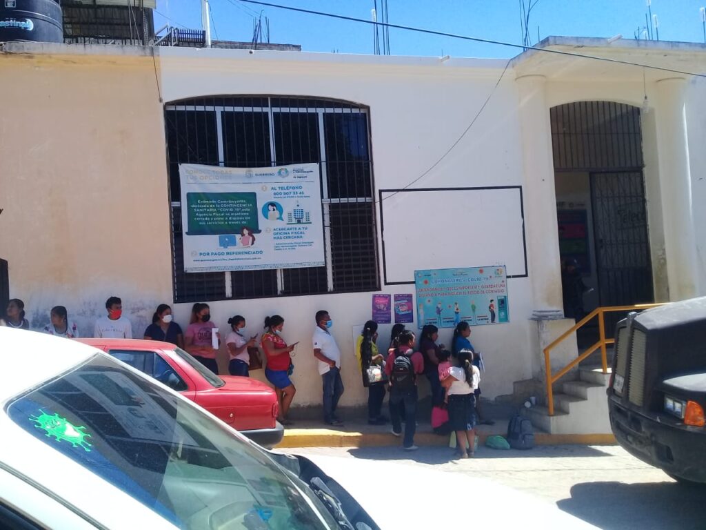 SAN LUIS FILA AFUERA DEL TELECOM (1)