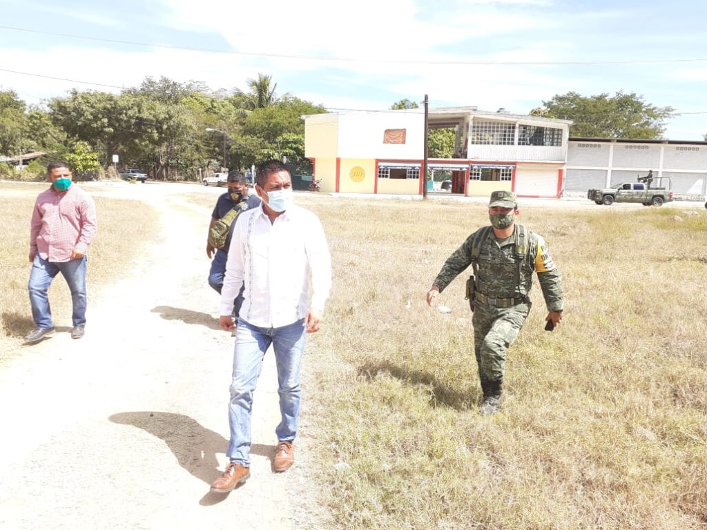 SAN LUIS VISITA DEL ALCALDE Y AUTORIDADES AL PREDIO (1)