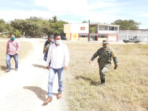 SAN LUIS VISITA DEL ALCALDE Y AUTORIDADES AL PREDIO (1)