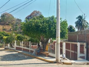 AZOYÚ PARQUE INFANTIL UBICADO FRENTE AL QUE SERÁ RETIRADO