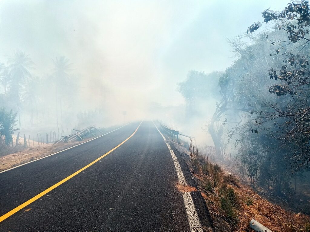 JUCHITÁN EL HUMO IMPEDÍA LA VISIBILIDAD