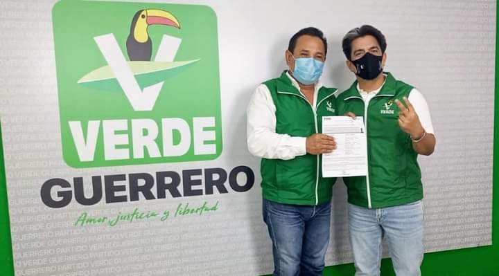 MARQUELIA RAÚL URANGA CON EL DELEGADO NACIONAL (2)