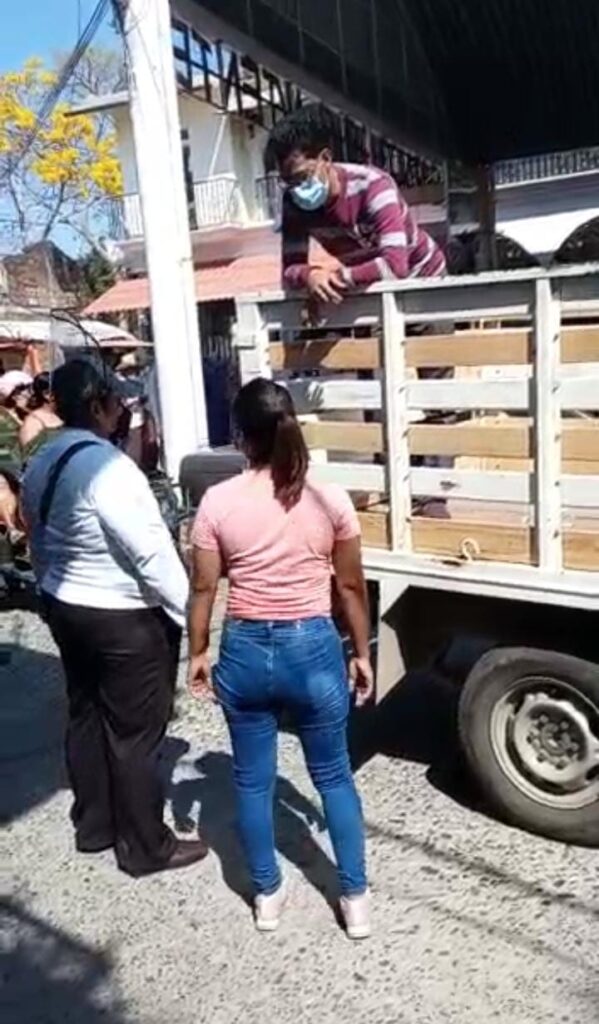 OME Los ciudadanos siendo desalojados (1)