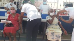 OME Primeras personas vacunadas en la Ermita
