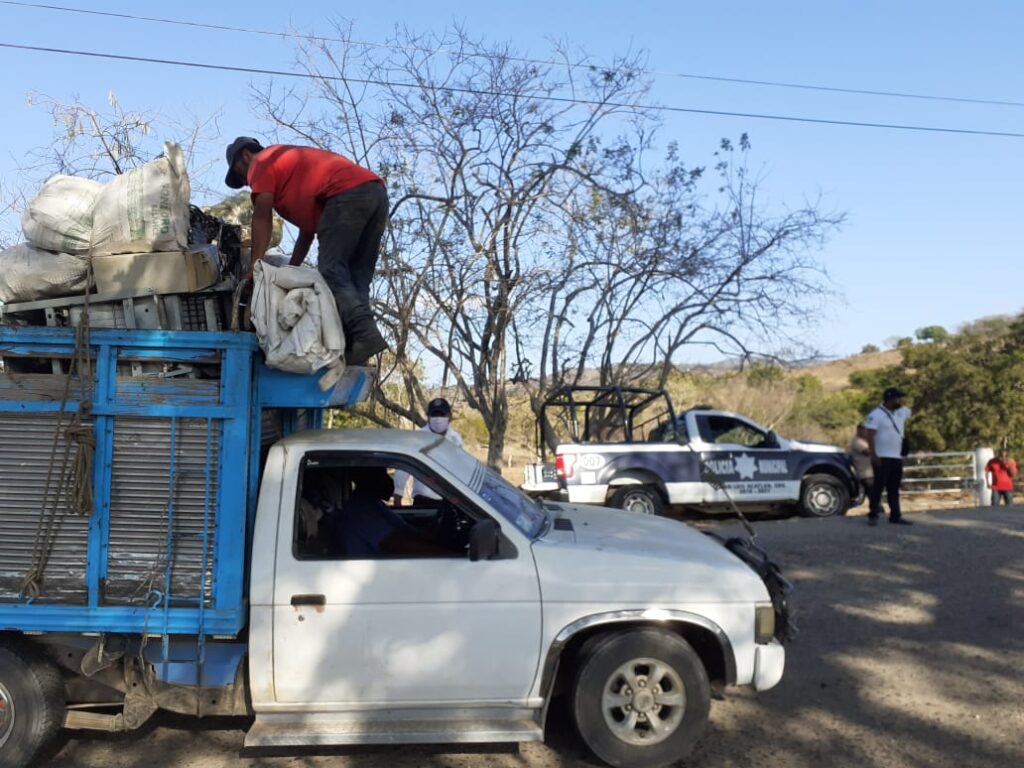 ROJA ASI VIAJABA EL ACOMPAÑANTE
