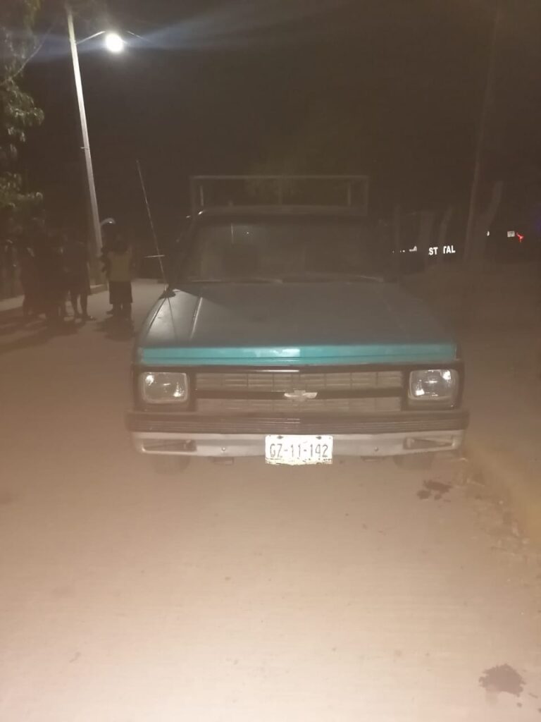ROJA CAMIONETA DE LOS DETENIDOS