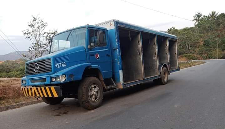ROJA EL CAMION ABANDONADO (1)
