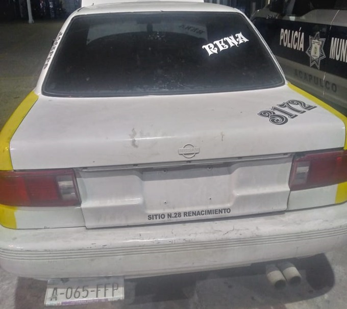 ROJA EL TAXI EN EL QUE HUYÓ