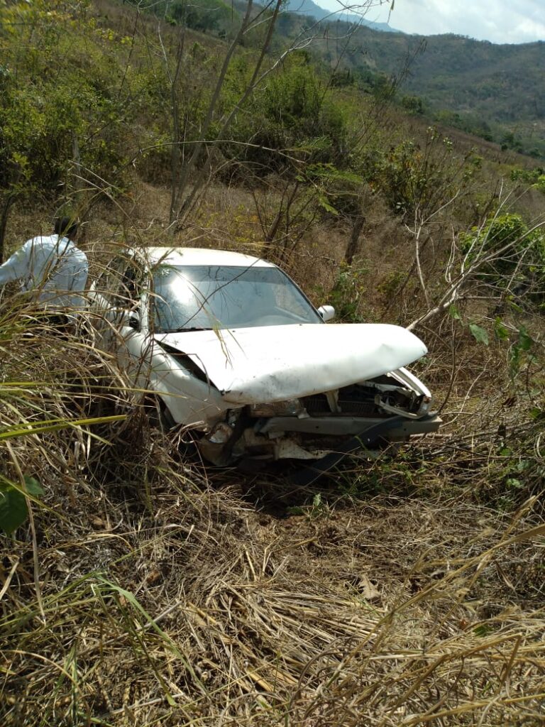 ROJA EL VEHICULO VOLCADO