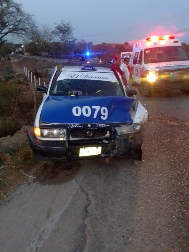 ROJA El taxi de Cuajinicuilapa