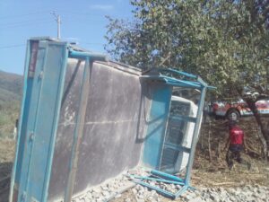 ROJA LA CAMIONETA VOLCADA (1)
