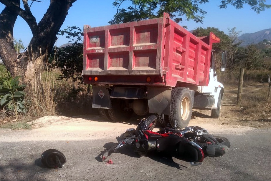 ROJA LA MOTO Y EL VOLTEO