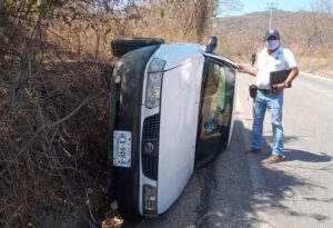 ROJA TSURU QUE CONDUCÍA LA DOCTORA (1)