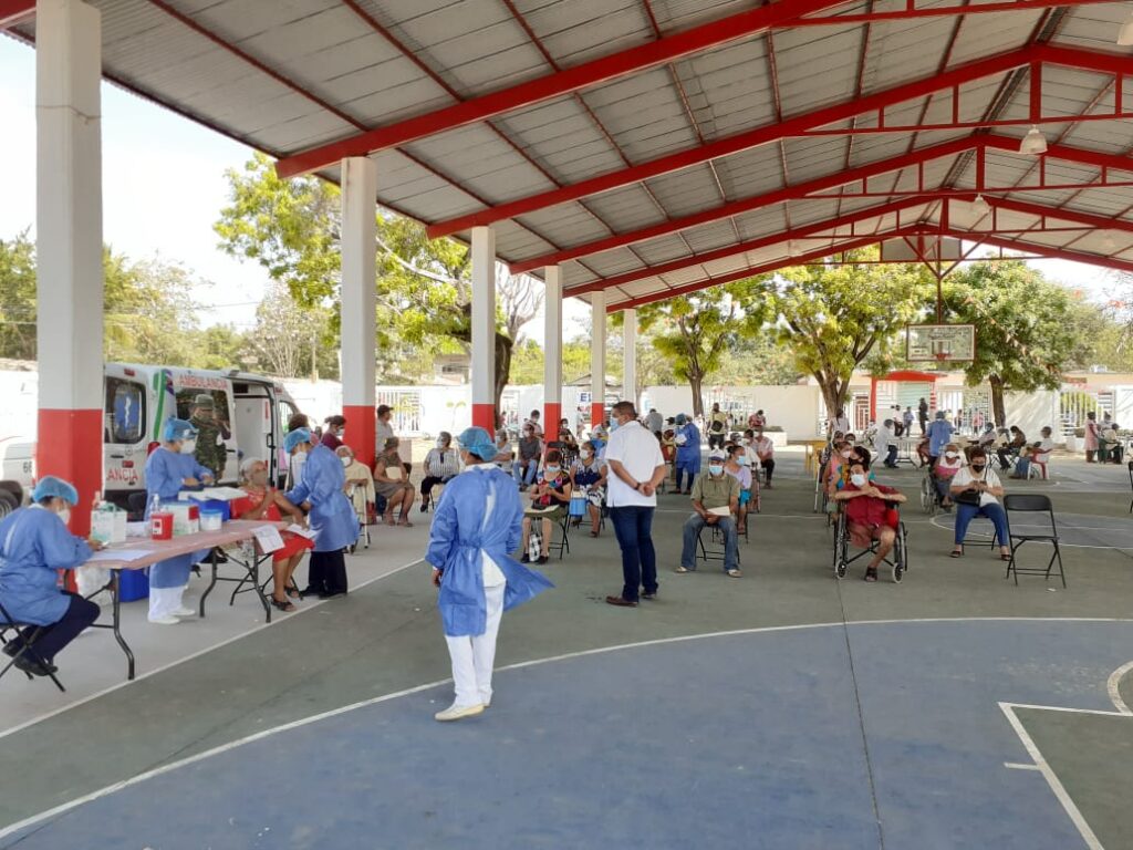 SAN LUIS VACUNACION DE ADULTOS MAYORES (3)