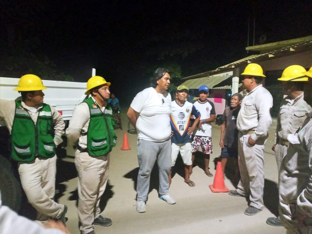 MARQUELIA EL ALCALDE AGRASDECIENDO AL PERSONAL DE LA CFE