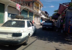 Marquelia Puestos semifijos provocan caos vial