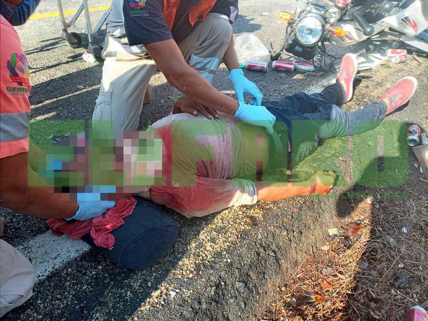 ROJA AL MOMENTO DE SER AUXILIADO POR ELEMENTOS DE PROTECCIÓN CIVIL (1)