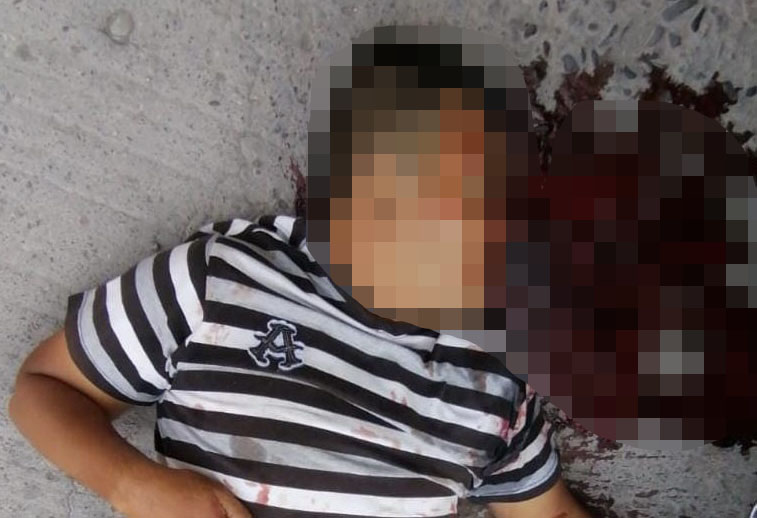 ROJA ATACAN A PAREJA EN MOTO