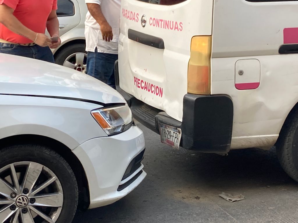 ROJA CHOQUE EN EL CENTRO DE OMETEPEC