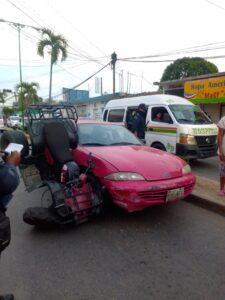 ROJA Choque entre auto y cuatrimoto