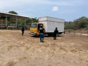 ROJA EL CAMIÓN Y LA MERCANCÍA (1)