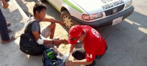 ROJA EL JOVEN SIENDO ATENDIDO (1)
