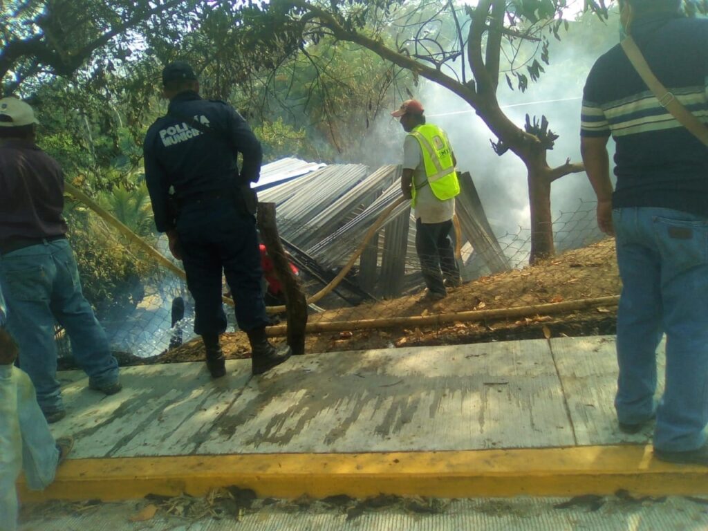 ROJA LABORES PARA SOFOCAR LA LLAMAS