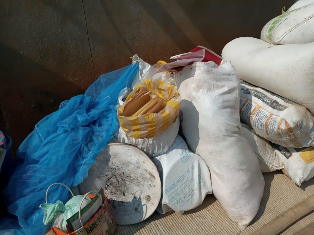 SAN LUIS LAS PERTENENCIAS EN LA CALLE (2)