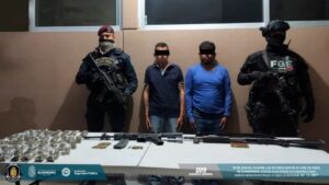 roja caen con armas y droga