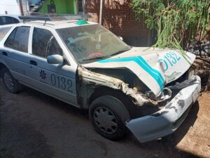 ROJA TAXI ABANDONADO (1)