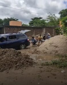 AZOYÚ EL CARRO ATORADO