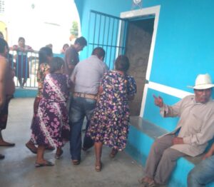 OME El comisario siendo detenido