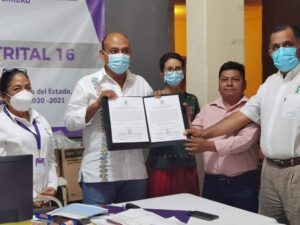OME Rafael Navarrete Quezada recibiendo su constancia (1)