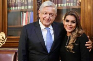 PRINCIPAL EVELYN CON AMLO