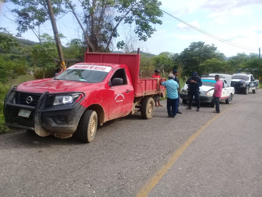 ROJA LAS UNIDADES EN EL LUGAR DEK ACCIDENTE (2)